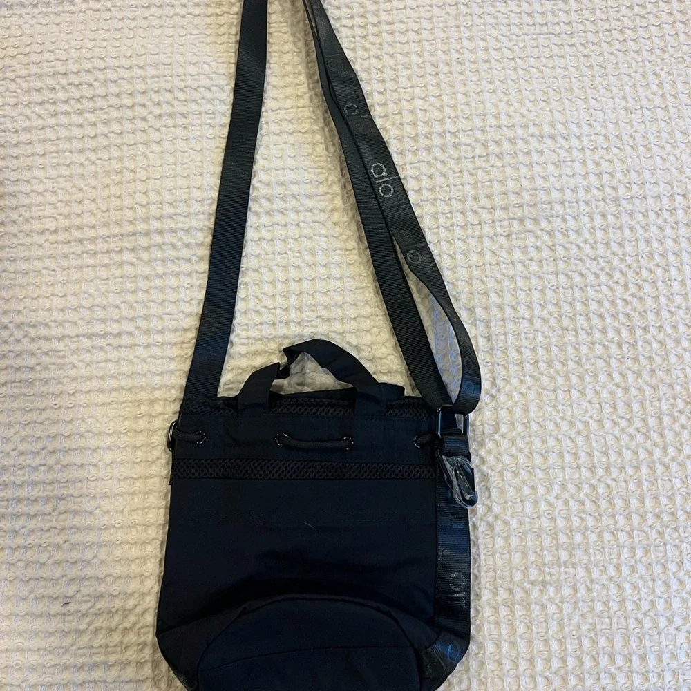 ALO Yoga compact alo